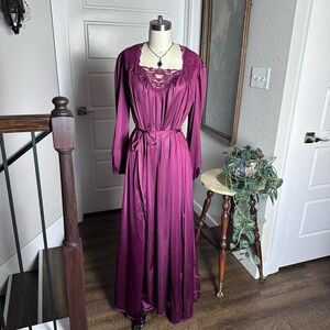 Vintage 70s 80s burgundy Vassarette lace trim night gown slip dress and robe set